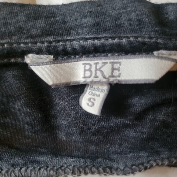 BKE long sleeve see-through shirt with cutout in the back size S - Picture 3 of 3